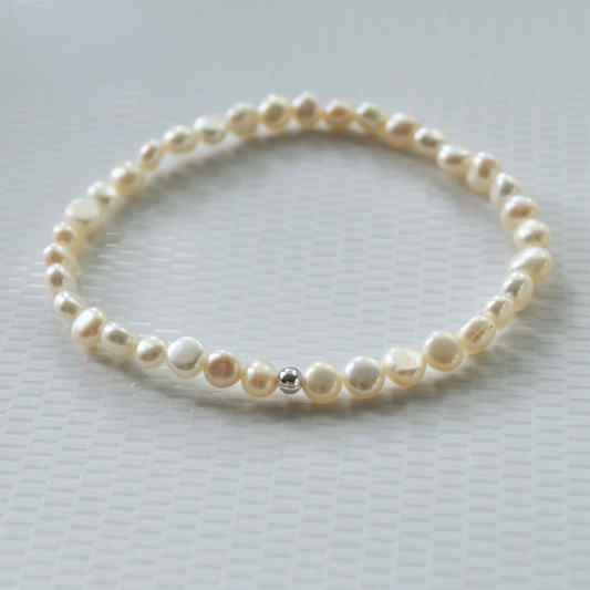 Essential Pearl Bracelet